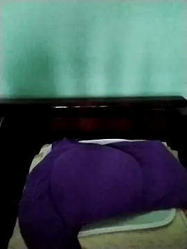 Snapshot of Luxcute286 chatting on 9, 7, 2026 Luxcute286 online show from 9, 7, 2026