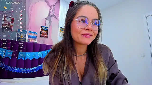 Kelly Cuutie online show from 4, 10, 2025