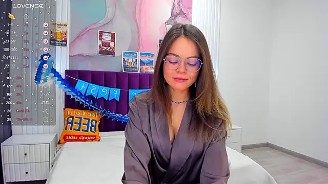 Kelly Cuutie online show from 3, 10, 2025