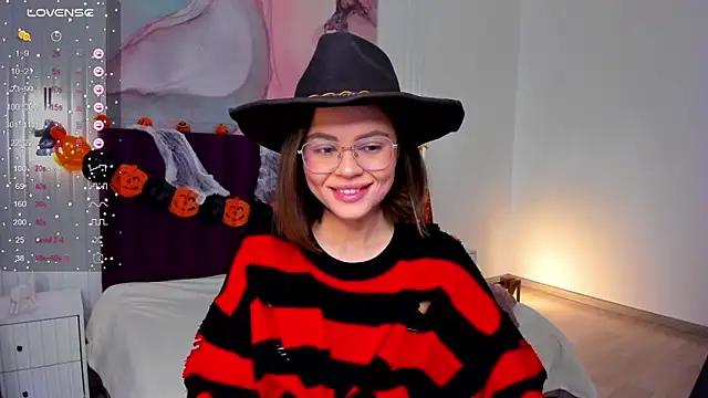 Kelly Cuutie online show from 25, 10, 2025