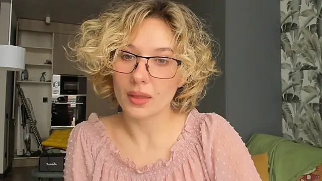 Lilith lutherlow online show from 14, 2, 2026