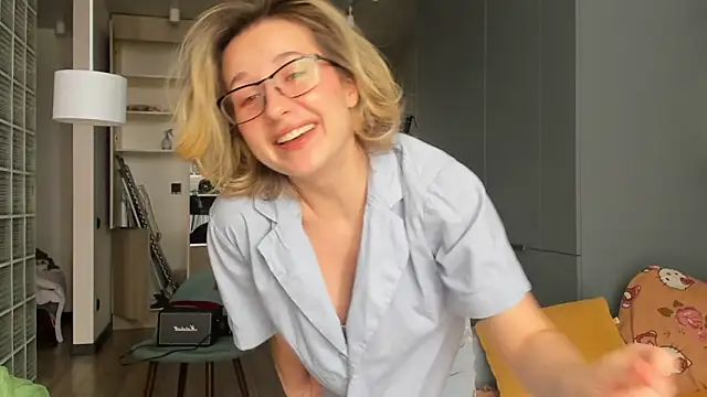 Lilith lutherlow online show from 26, 3, 2026