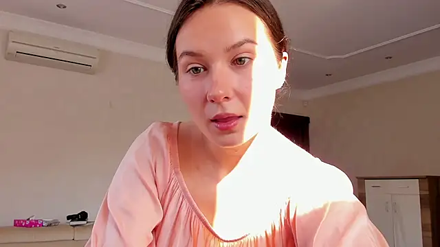 Lilith lutherlow online show from 22, 2, 2025