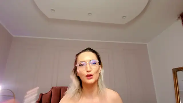 CharmingAnnie online show from 8, 10, 2025