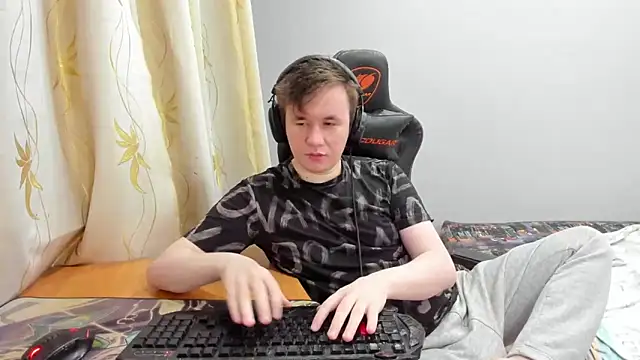 iliaskrislove online show from 10, 6, 2026