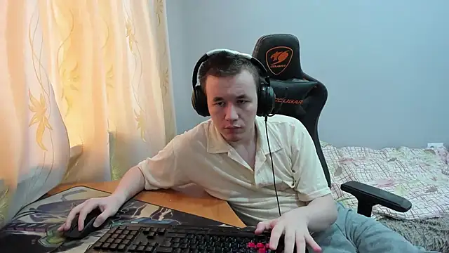 iliaskrislove online show from 4, 11, 2025