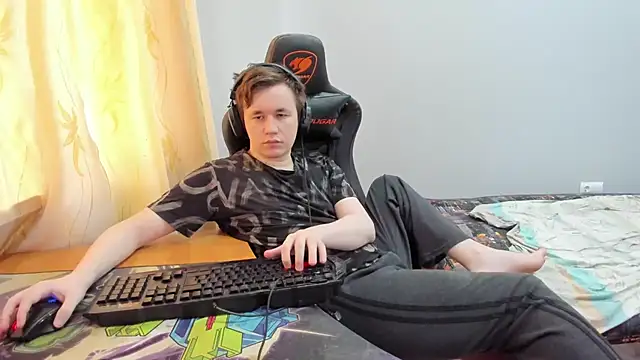 iliaskrislove online show from 4, 7, 2026