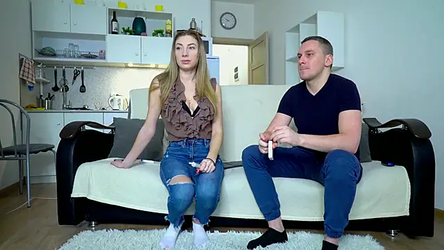 Snapshot of littlesweettifany chatting on 2, 2, 2025 littlesweettifany online show from 2, 2, 2025