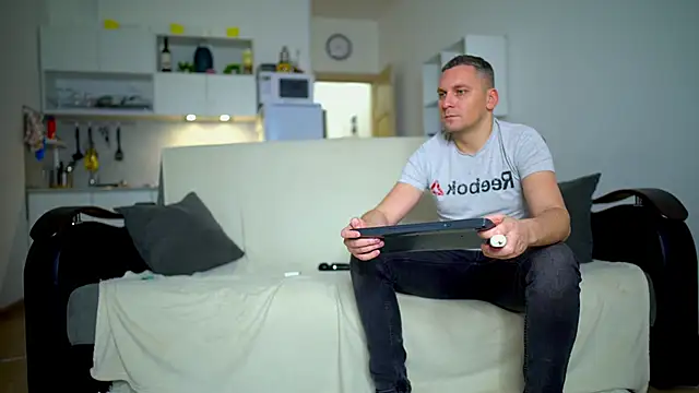 Snapshot of littlesweettifany chatting on 27, 11, 2025 littlesweettifany online show from 27, 11, 2025