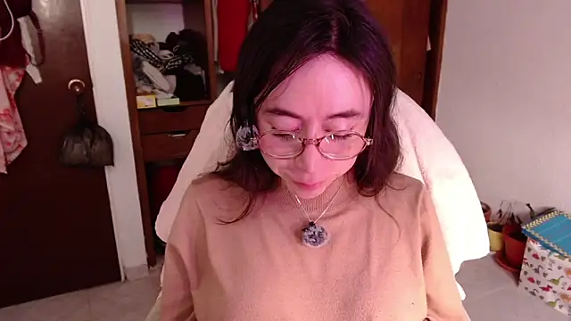 emily pearl  online show from 17, 10, 2025