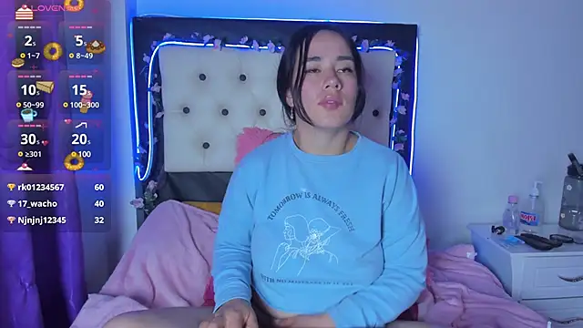 Veeronica Smith online show from 4, 3, 2025