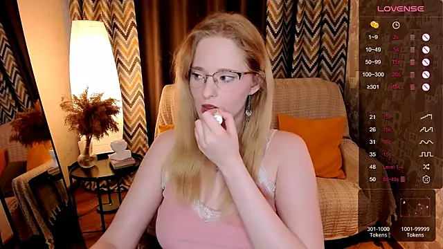 Aemilia  online show from 16, 10, 2025