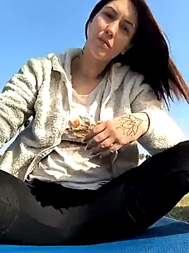 Linalicious online show from 10, 3, 2025