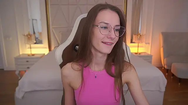 Snapshot of CozyMell chatting on 4, 2, 2026 CozyMell online show from 4, 2, 2026