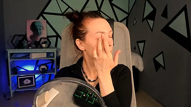 VandaRossi online show from 11, 10, 2025