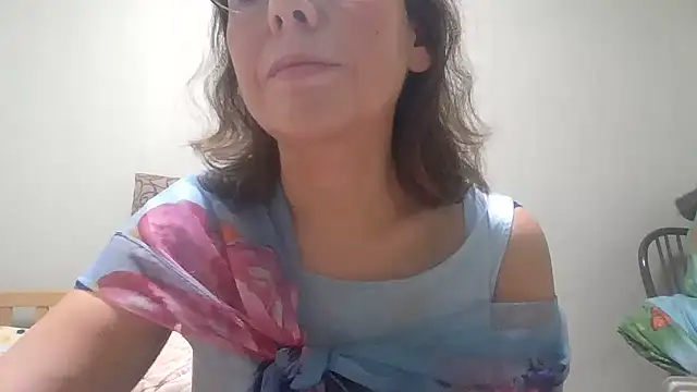 Snapshot of HollyJewel chatting on 3, 11, 2025 HollyJewel online show from 3, 11, 2025