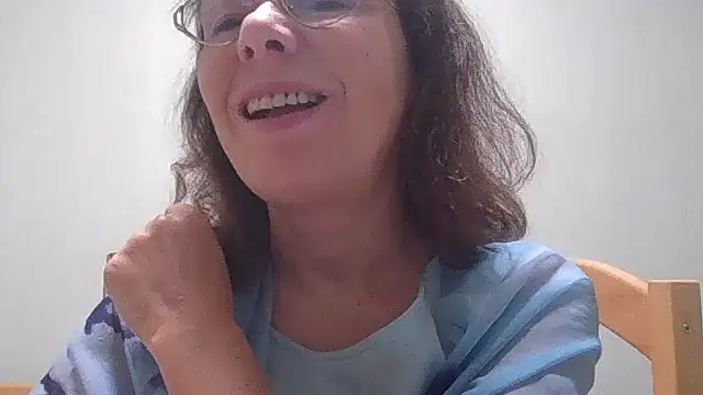 Snapshot of HollyJewel chatting on 8, 10, 2025 HollyJewel online show from 8, 10, 2025