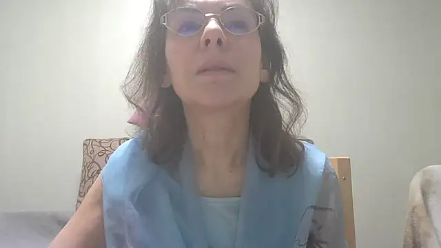 Snapshot of HollyJewel chatting on 5, 3, 2025 HollyJewel online show from 5, 3, 2025