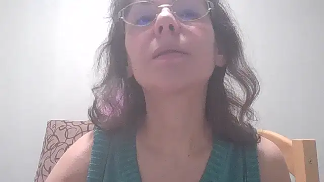 Snapshot of HollyJewel chatting on 6, 3, 2025 HollyJewel online show from 6, 3, 2025