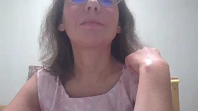 Snapshot of HollyJewel chatting on 5, 10, 2025 HollyJewel online show from 5, 10, 2025