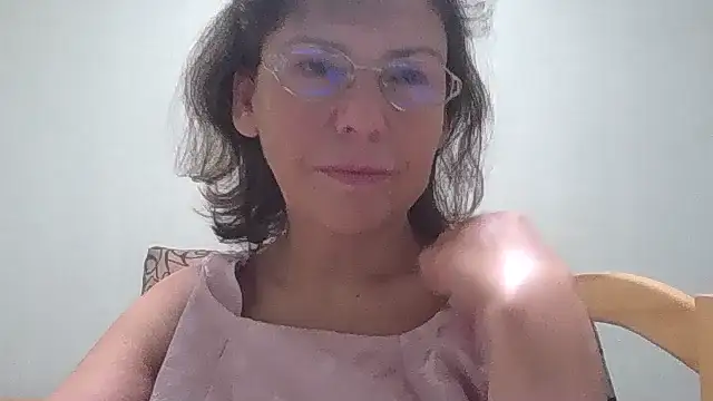 Snapshot of HollyJewel chatting on 14, 10, 2025 HollyJewel online show from 14, 10, 2025