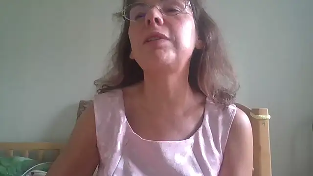 Snapshot of HollyJewel chatting on 6, 10, 2025 HollyJewel online show from 6, 10, 2025