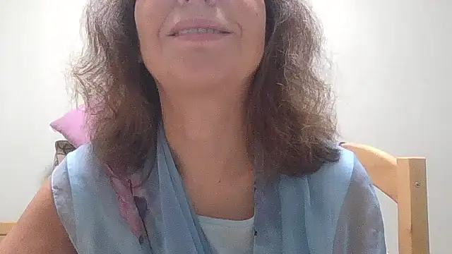 Snapshot of HollyJewel chatting on 7, 10, 2025 HollyJewel online show from 7, 10, 2025