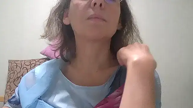 Snapshot of HollyJewel chatting on 9, 10, 2025 HollyJewel online show from 9, 10, 2025