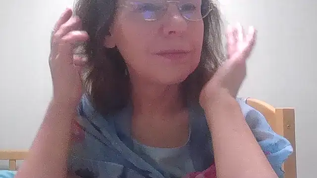 Snapshot of HollyJewel chatting on 25, 11, 2025 HollyJewel online show from 25, 11, 2025