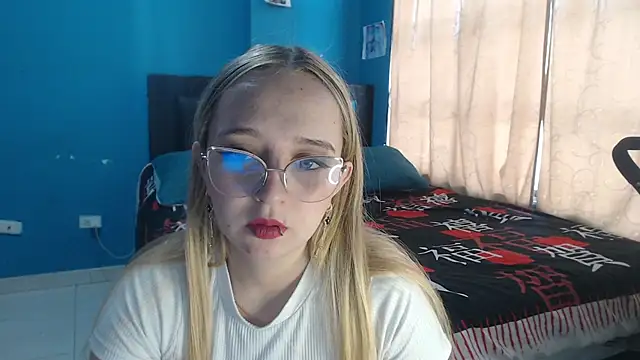 Liaroberts1 online show from 6, 10, 2025