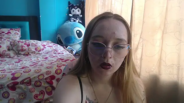 Liaroberts1 online show from 6, 3, 2025