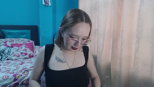 Liaroberts1 online show from 22, 2, 2025