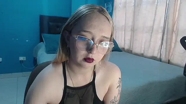 Liaroberts1 online show from 12, 9, 2025