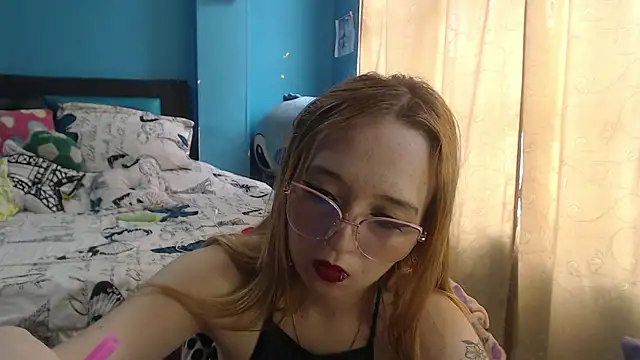 Liaroberts1 online show from 19, 2, 2025