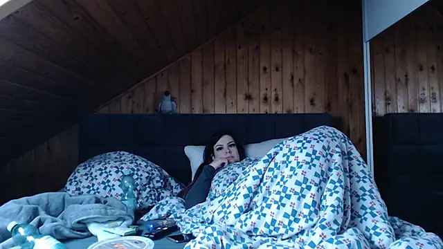 BoeseMoni1998 online show from 6, 10, 2025