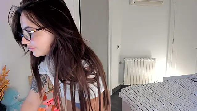 GoodGirll2133 online show from 25, 9, 2025