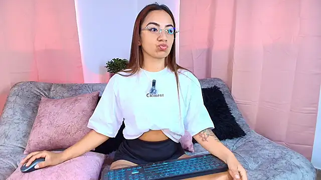 Jules n Gia online show from 17, 10, 2025