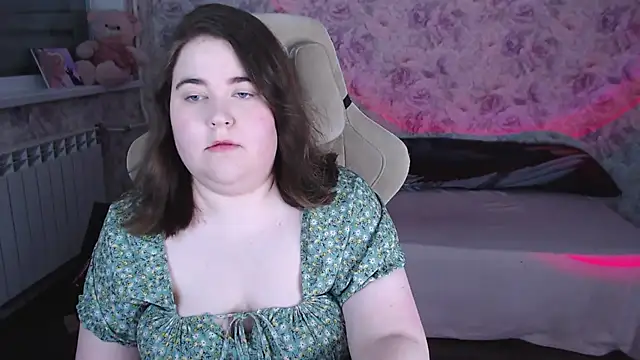 Estelle Hicks online show from 8, 5, 2026