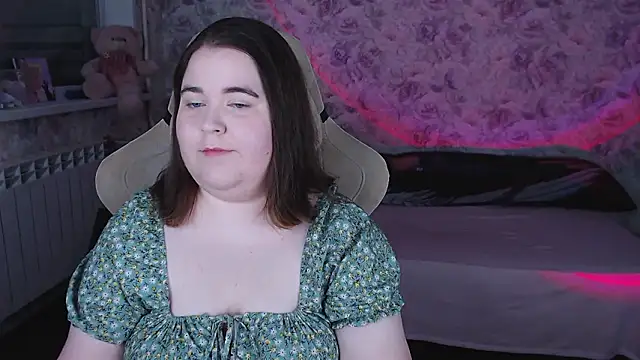 Estelle Hicks online show from 22, 3, 2026