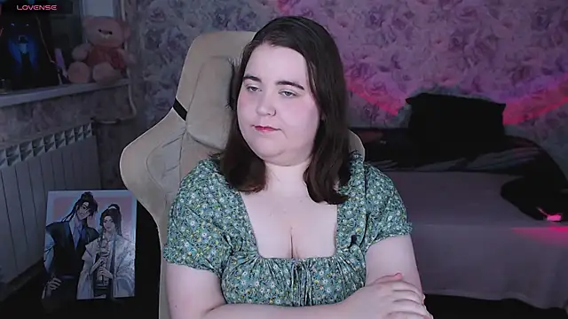 Snapshot of Estelle_Hicks chatting on 9, 7, 2026 Estelle Hicks online show from 9, 7, 2026