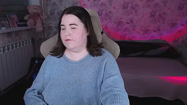 Estelle Hicks online show from 10, 4, 2026