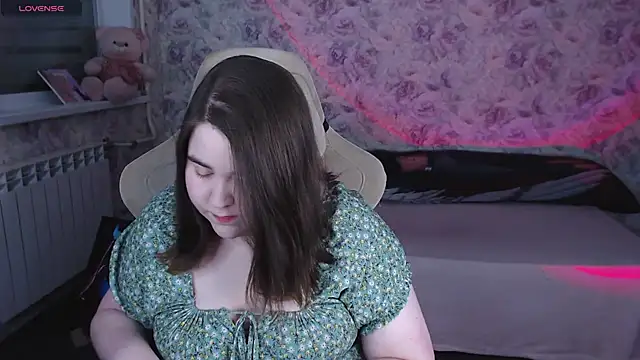 Estelle Hicks online show from 10, 5, 2026