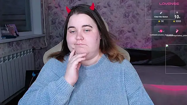 Estelle Hicks online show from 25, 10, 2025