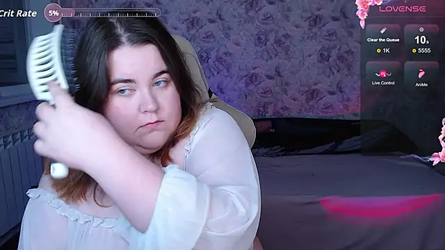 Estelle Hicks online show from 2, 10, 2025