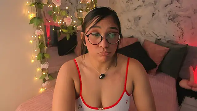 Snapshot of Bella_desi_ chatting on 11, 6, 2026 Bella desi online show from 11, 6, 2026