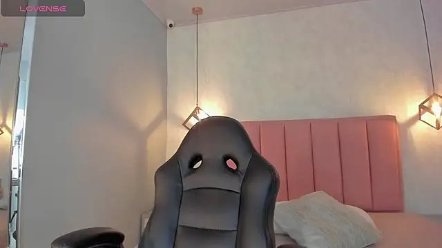 Snapshot of SUNNYCYRUS chatting on 4, 11, 2025 SUNNYCYRUS online show from 4, 11, 2025