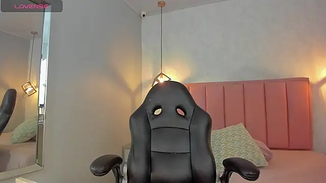 SUNNYCYRUS online show from 3, 3, 2026