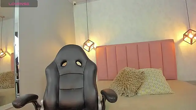 SUNNYCYRUS online show from 27, 2, 2026