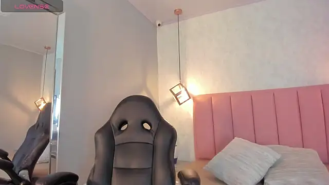 Snapshot of SUNNYCYRUS chatting on 24, 10, 2025 SUNNYCYRUS online show from 24, 10, 2025