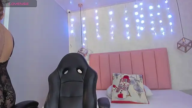 Snapshot of SUNNYCYRUS chatting on 15, 12, 2025 SUNNYCYRUS online show from 15, 12, 2025